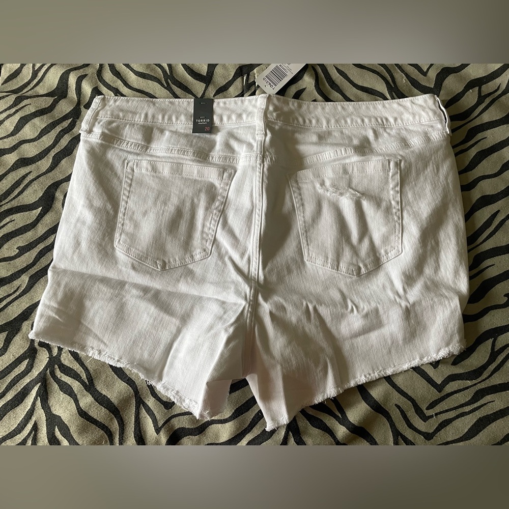 Torrid NEW white destructive shorts size 20 - Picture 5 of 10